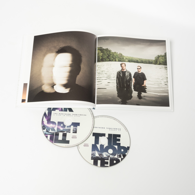 The Northern Territories - A Star In Orbit Still Artbook 2-CD